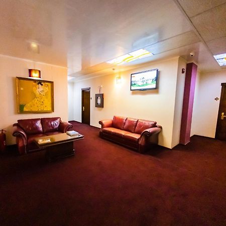 Daily Plaza Hotel Suceava Esterno foto