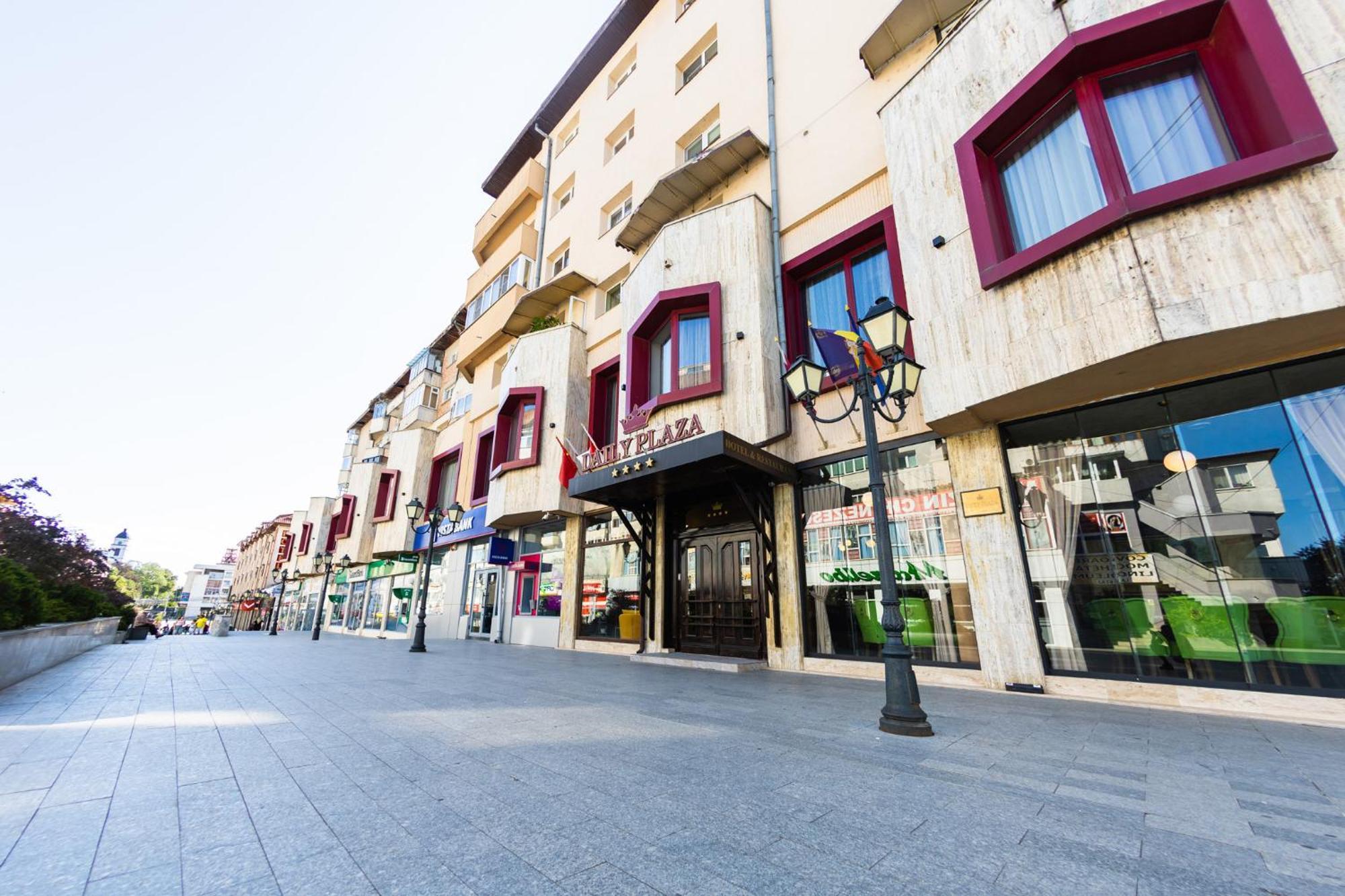 Daily Plaza Hotel Suceava Esterno foto