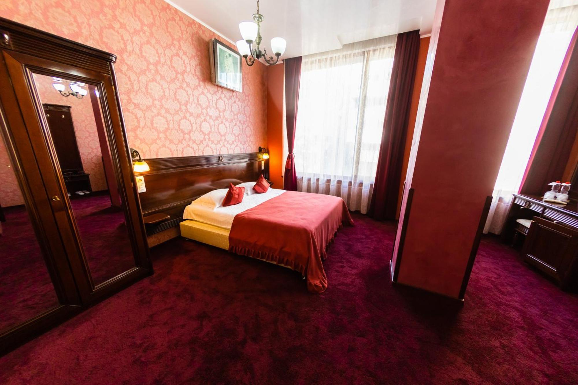 Daily Plaza Hotel Suceava Esterno foto