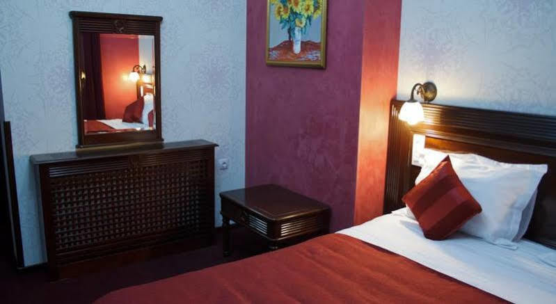Daily Plaza Hotel Suceava Esterno foto