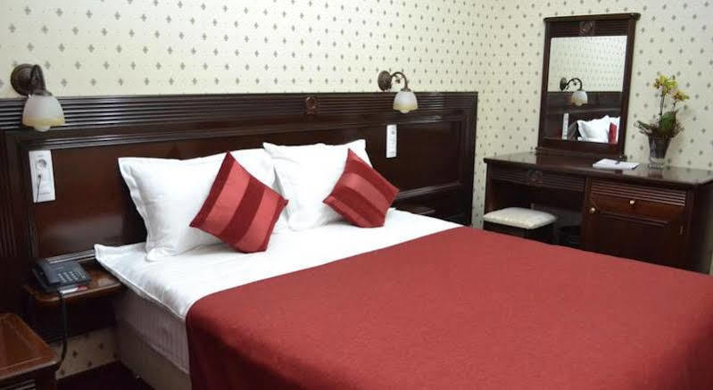 Daily Plaza Hotel Suceava Esterno foto
